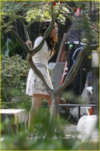 normal_demi-lovato-again-video-shoot-12