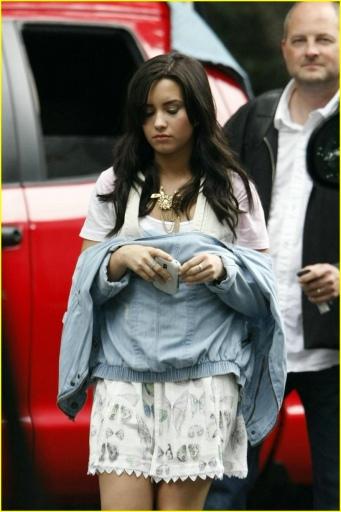 normal_demi-lovato-again-video-shoot-10