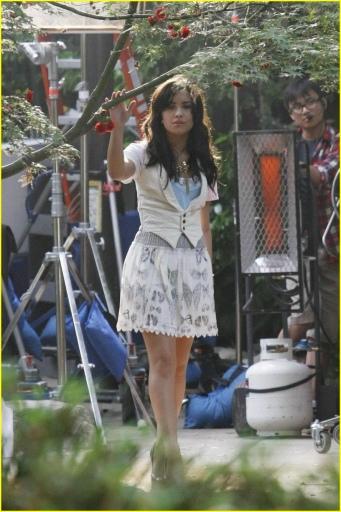 normal_demi-lovato-again-video-shoot-08